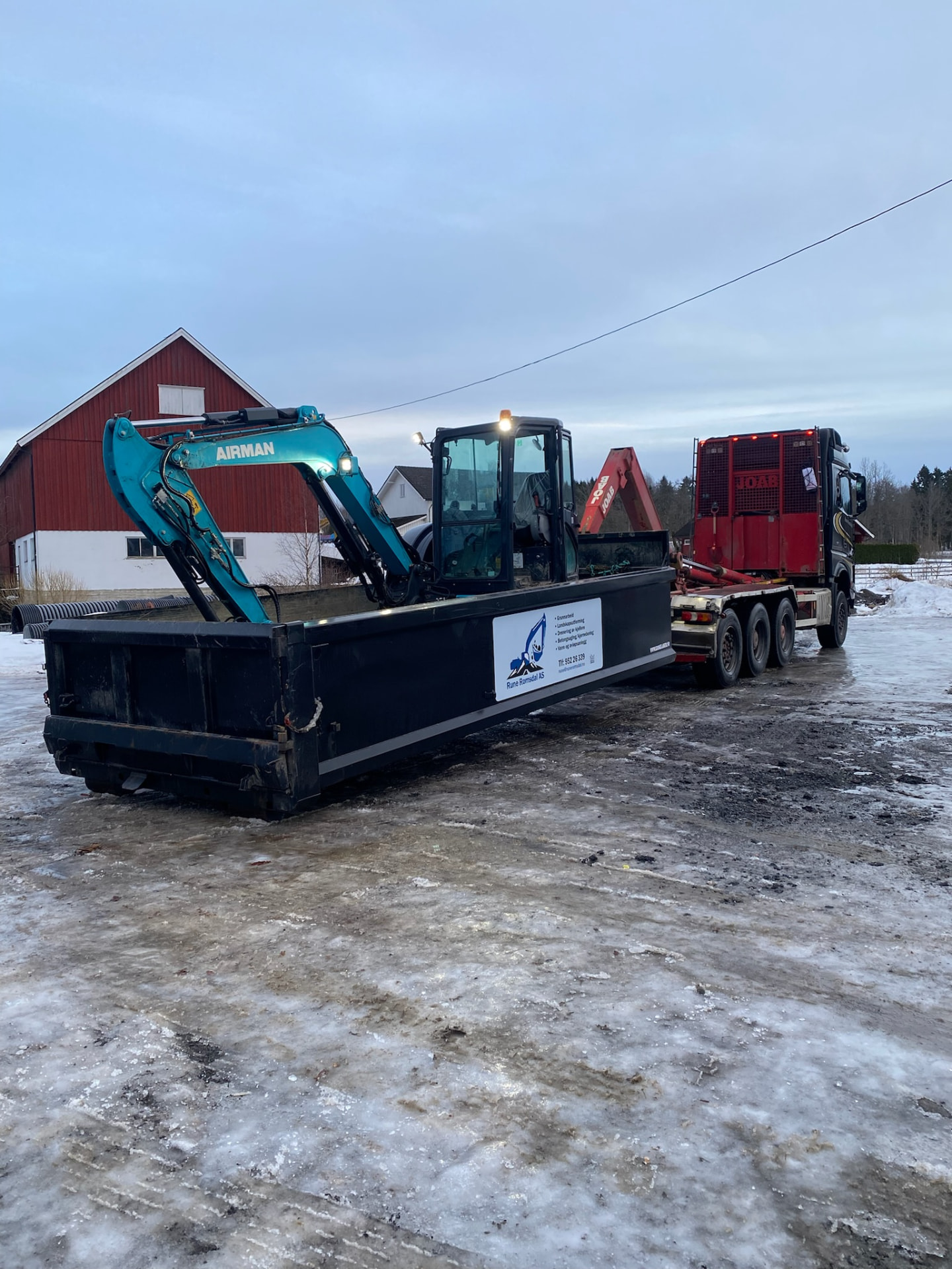 Minigraver lastet og klar for transport til byggeplass