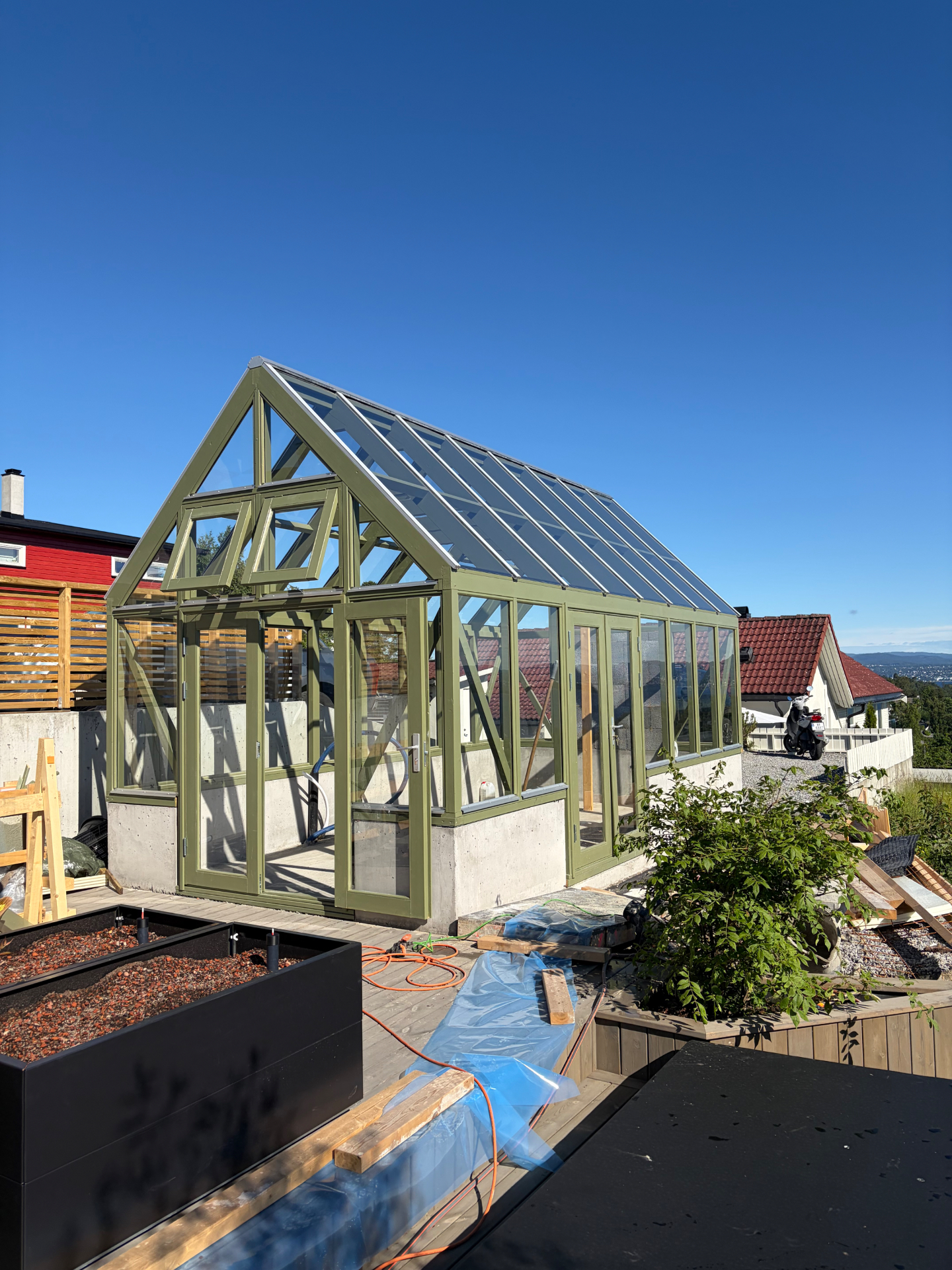 Drivhuset ferdig montert på fundamentet