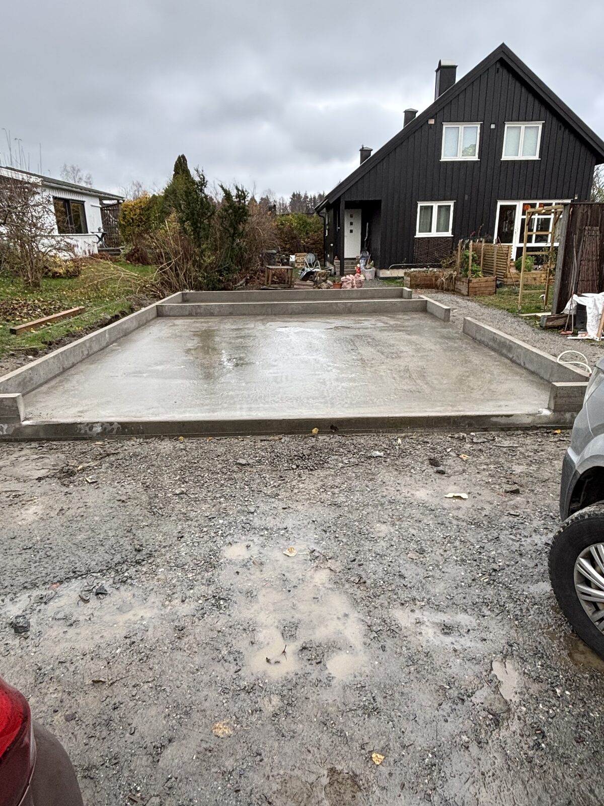 Ferdig støpt garasjegulv med ringmur — klart for montering av ferdiggarasjen